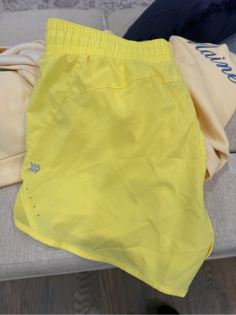 All in motion Yellow Athletic Shorts Women’s Medium ~ GOOD CONDITION - Picture 7 of 9